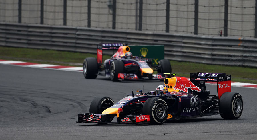 Sebastian Vettel Daniel Ricciardo China Grand Prix 2014