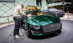 Bentley-EXP-10-Speed-6-Autosalon-Geneva-Motor-Show-2015-13