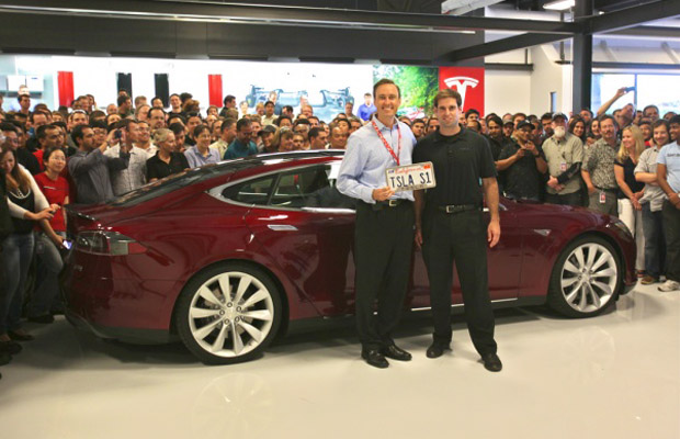 Tesla Model S geleverd